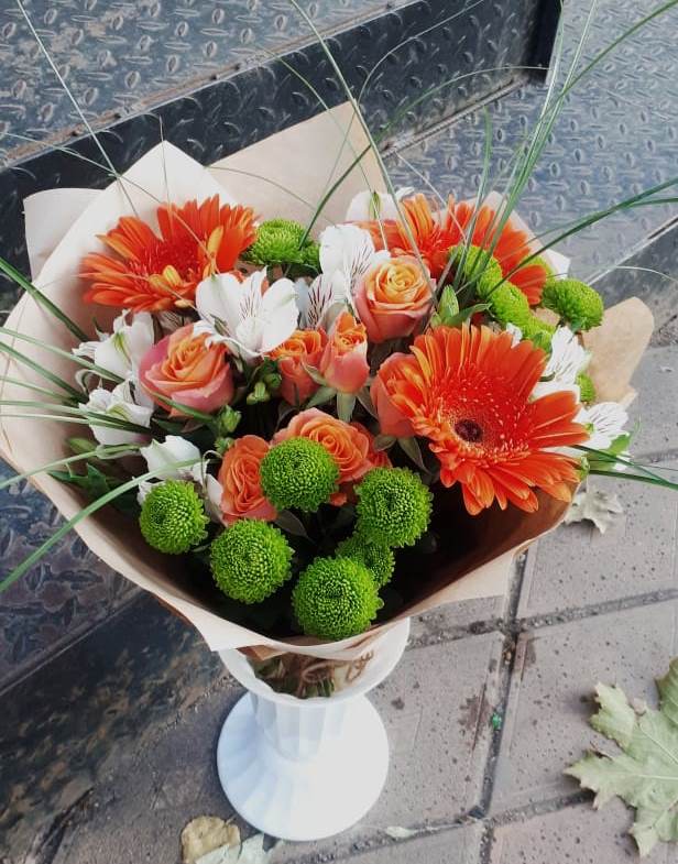 Букет цветов из: Герберы, Хризантемы, Альстромерии и Розы в Дичне