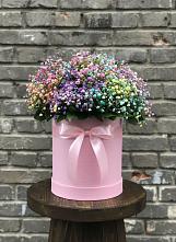Цветочная композиция из Гипсофила и Розы в шляпной коробке в Дичне