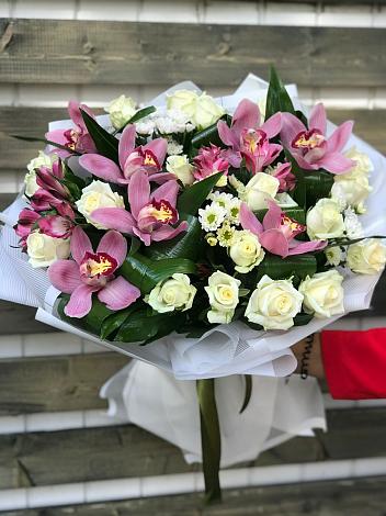 Букет цветов из: Розы и Хризантемы в Дичне