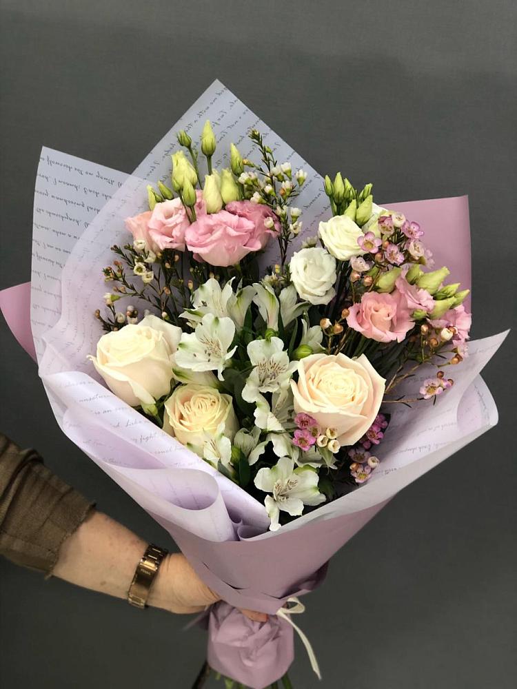 Букет цветов из: Альстромерии, Розы и Лизиантусы в Дичне