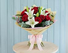 Букет цветов из:  Лилии и Розы в Дичне