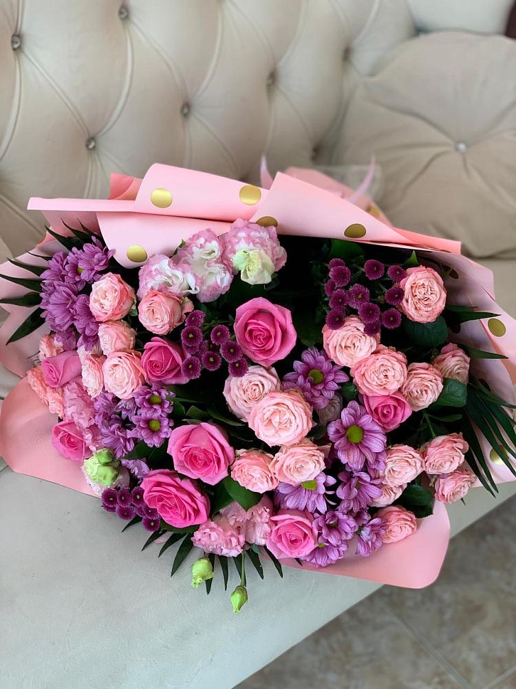 Букет цветов из: Хризантемы, Розы и Лизиантусы в Дичне