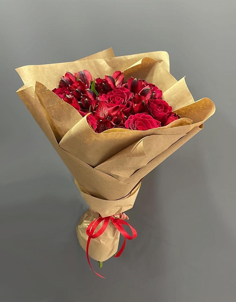 Букет цветов из: Альстромерии и Розы в Дичне