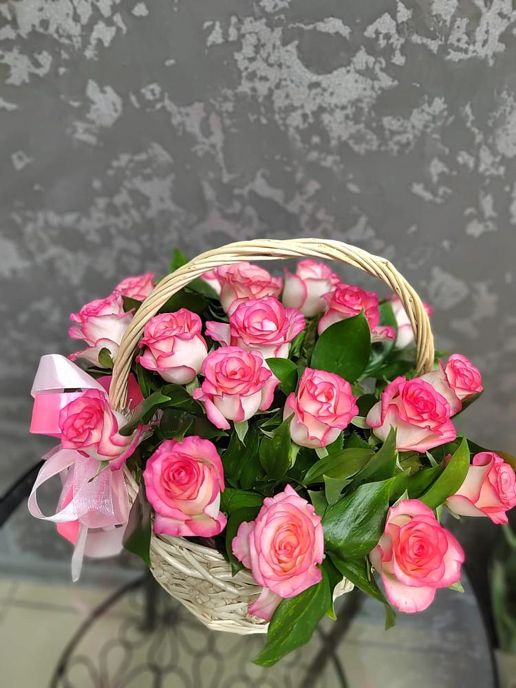 Цветочная композиция из Розы в корзине в Дичне