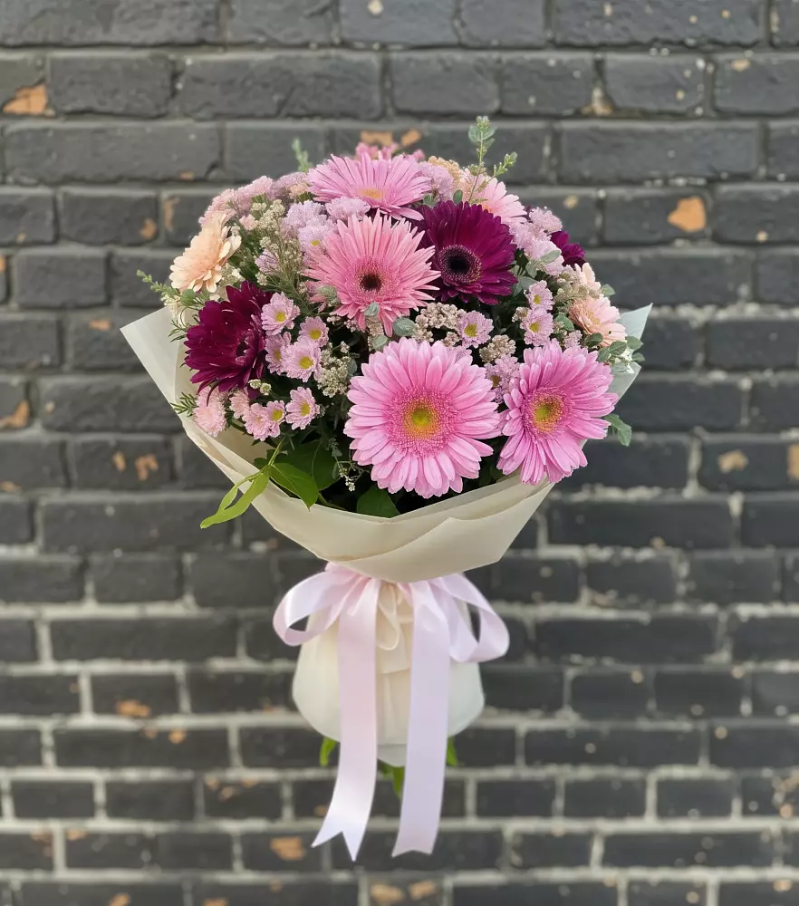 Букет цветов из: Герберы и Хризантемы в Дичне