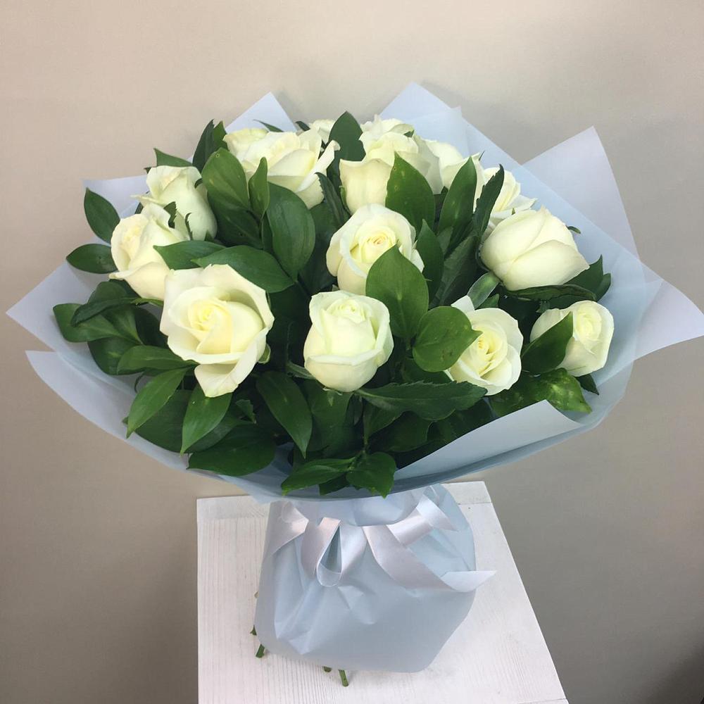 Букет 15 Белых роз Проуд в Дичне