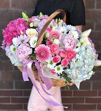 Композиция солнечный день в Дичне Цветочная композиция из Розы, Хризантемы, Пионы и Лизиантусы в корзине в Дичне