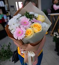 Букет цветов из:  Герберы, Розы и Хризантемы в Дичне