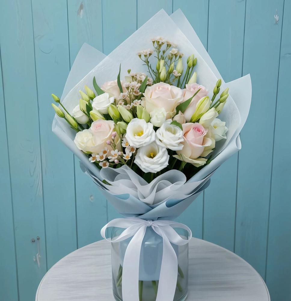 Букет цветов из: Розы и Лизиантусы в Дичне