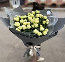 Букет Белые кустовые розы Солинеро в Дичне