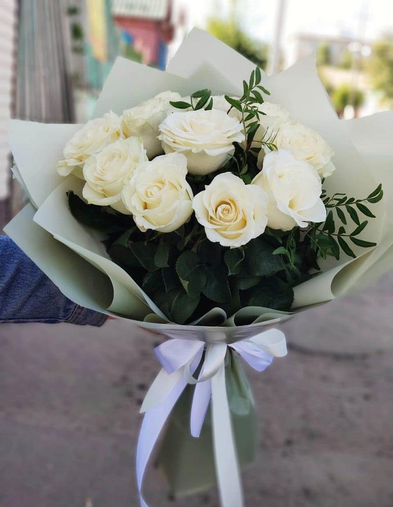 Букет Белые розы Проуд в Дичне
