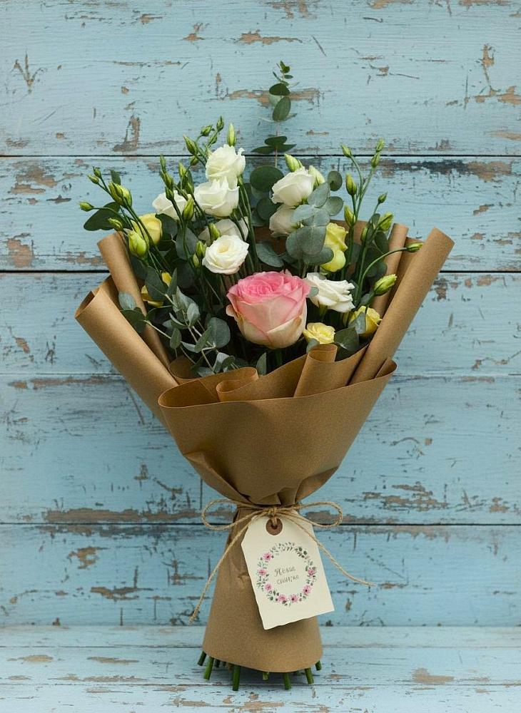 Букет цветов из: Розы и Лизиантусы в Дичне