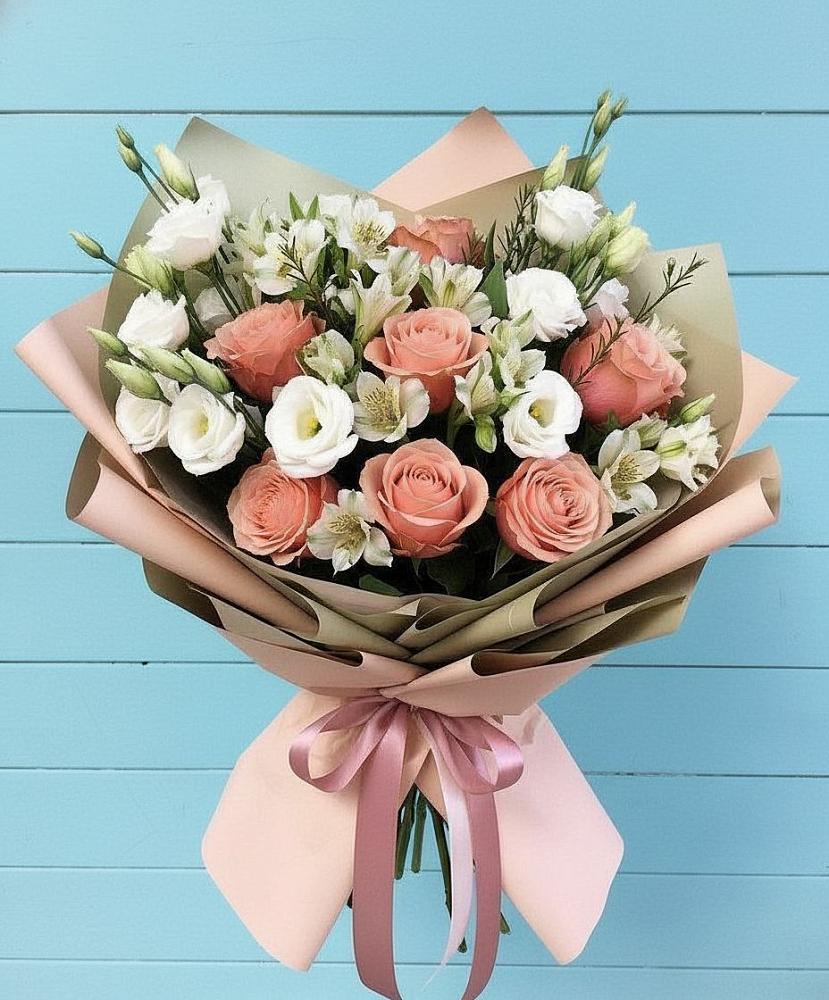 Букет цветов из: Розы, Альстромерии и Лизиантусы в Дичне