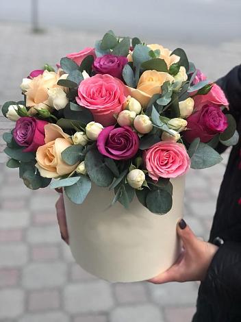 Цветочная композиция из Розы в шляпной коробке в Дичне