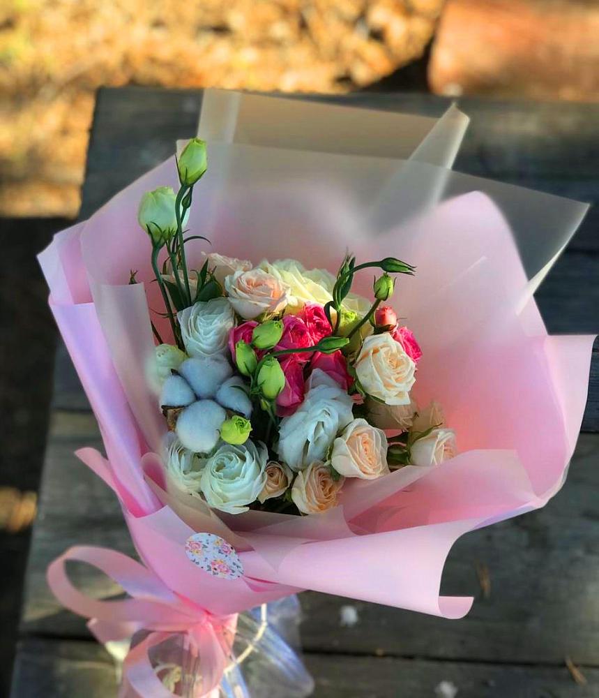 Букет цветов из: Розы и Лизиантусы в Дичне