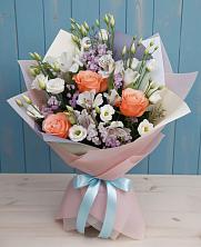 Букет цветов из:  Лизиантусы, Розы, Альстромерии и Гипсофила в Дичне