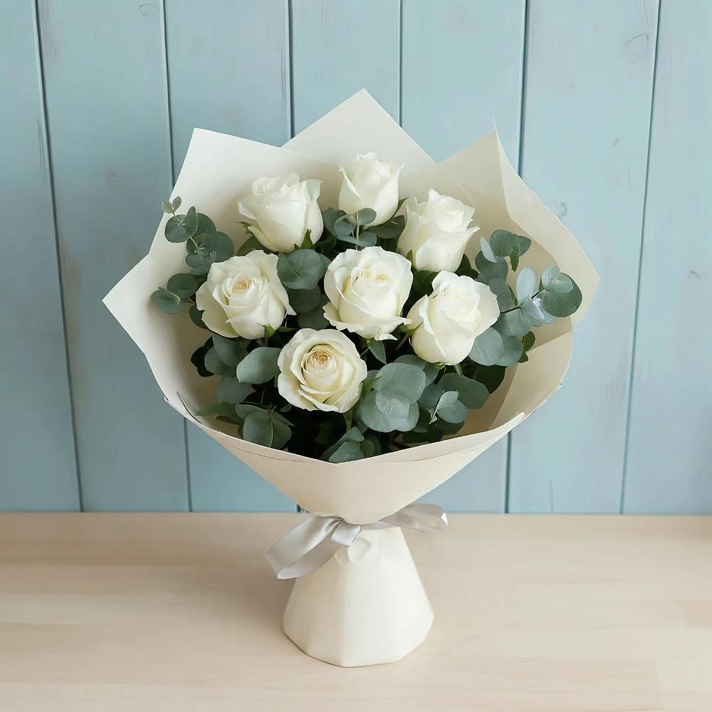 Букет Белые розы в Эвкалипте в Дичне