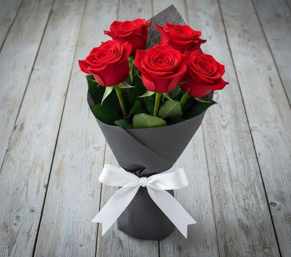 Букет 5 Красных роз Эдлесс Лав в Дичне