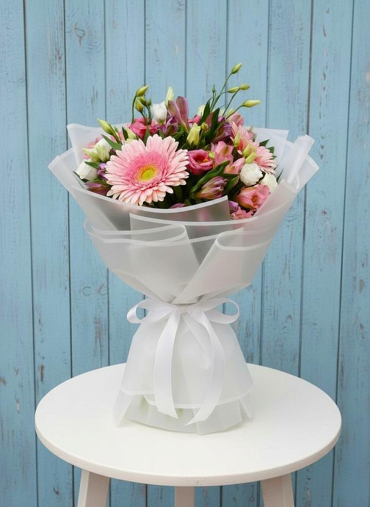 Букет цветов из: Герберы, Альстромерии и Лизиантусы в Дичне