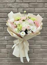Букет цветов из:  Гвоздики, Розы, Лизиантусы и Хризантемы в Дичне