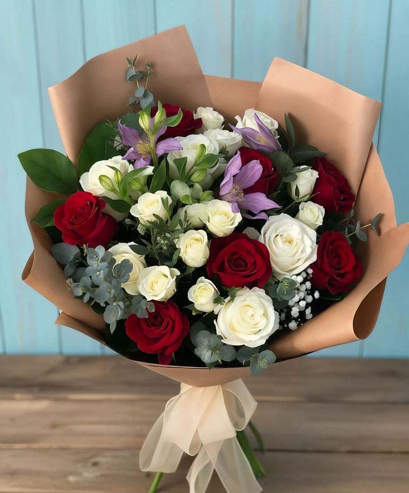 Букет цветов из: Розы и Альстромерии в Дичне